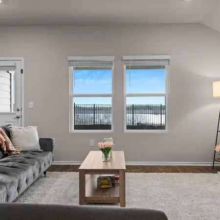 @ Marbella Lane - Amazing 4Br Lakeview Home